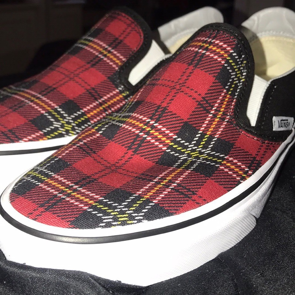 vans• red plaid